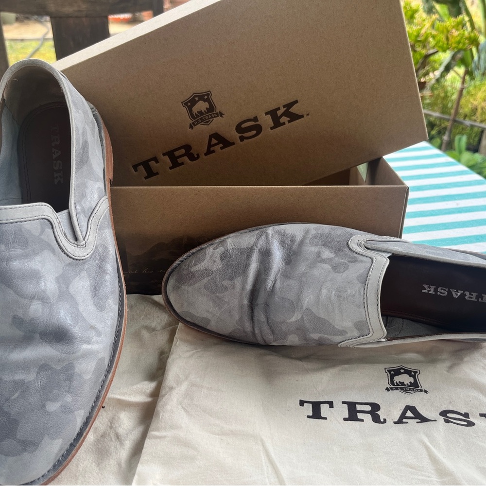 Trask camouflage grey leather flats